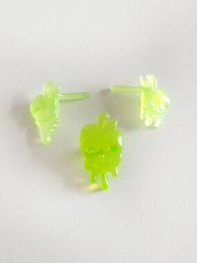 Monster High G1 - Draculaura Scarily Ever After Snow Bite -Earrings and Hairclip